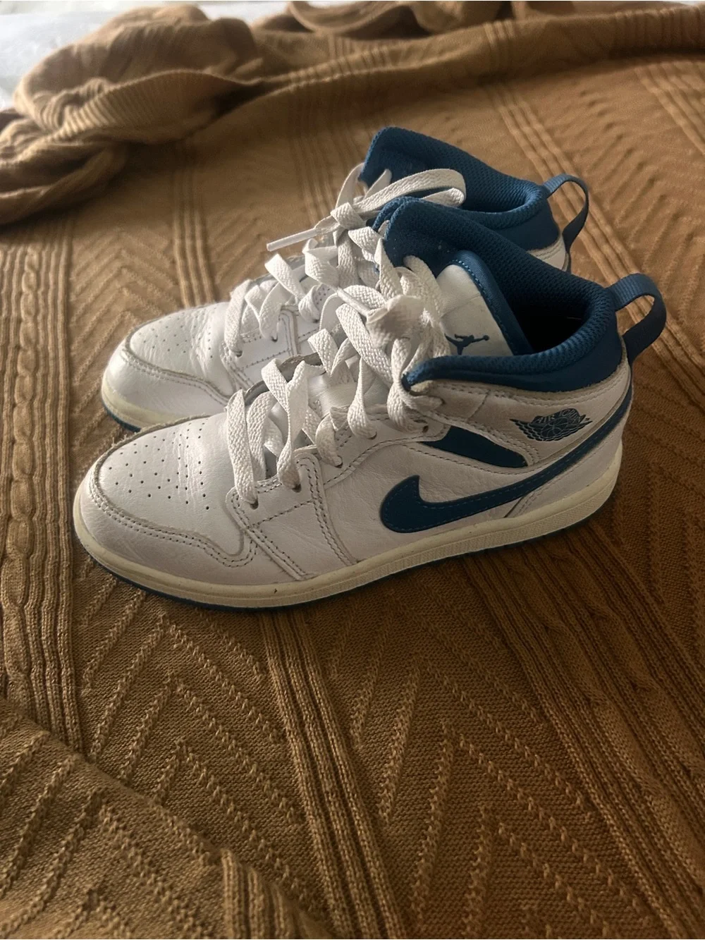 Nike Kids White and Navy High-Top Sneakers - Picture 4 of 7
